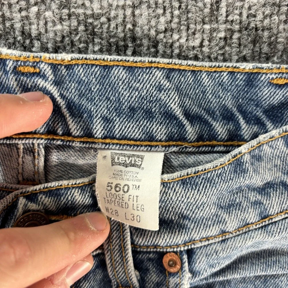 Vintage Levis 560 Jeans Mens 28x30 Blue Light Wash Relaxed Tapered Denim USA 90s